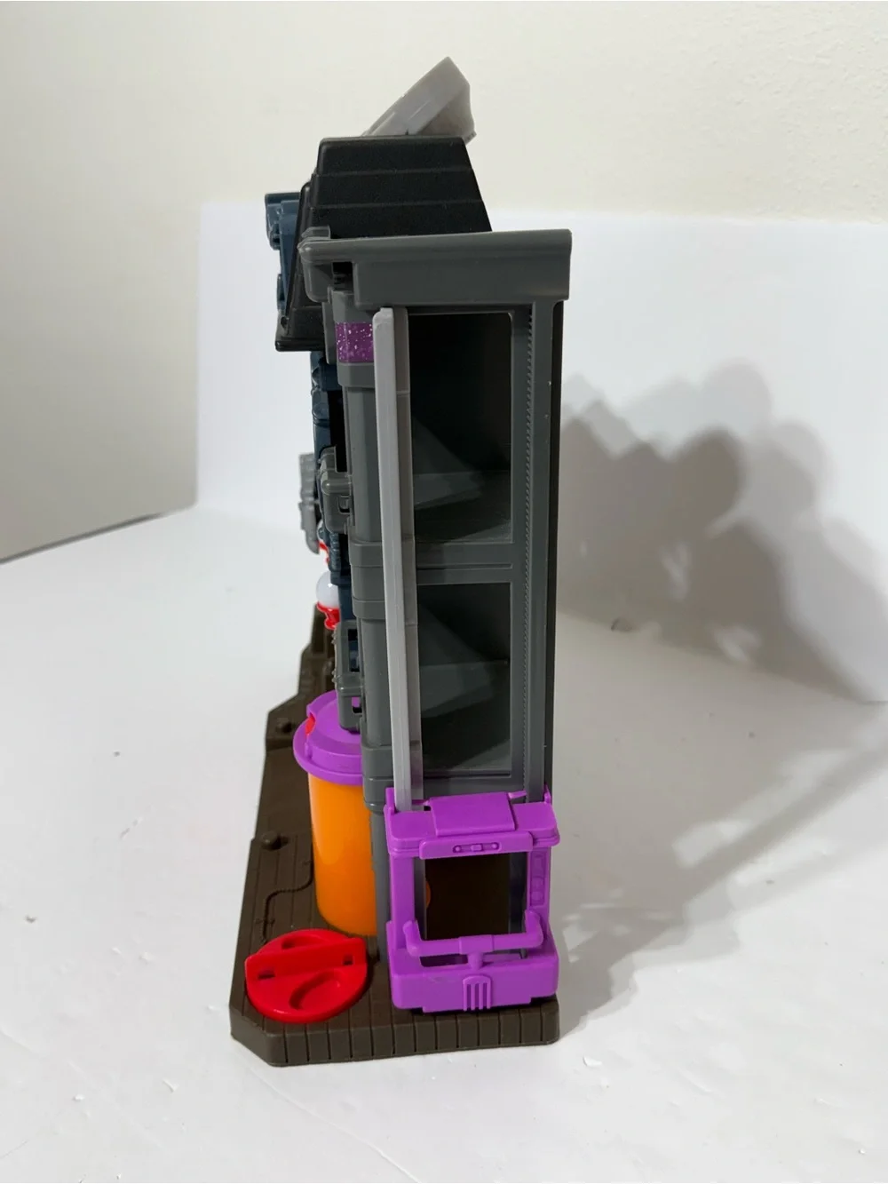 Imaginext Legends of Batman Gotham City Crime Alley DC Super Friends w/ Penguin